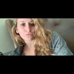 Meet your Posher, Dominique